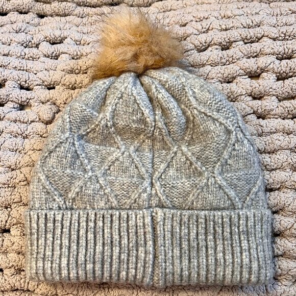 Love & Lore Grey Knit Pompom Toque (NWOT) - Picture 6 of 6